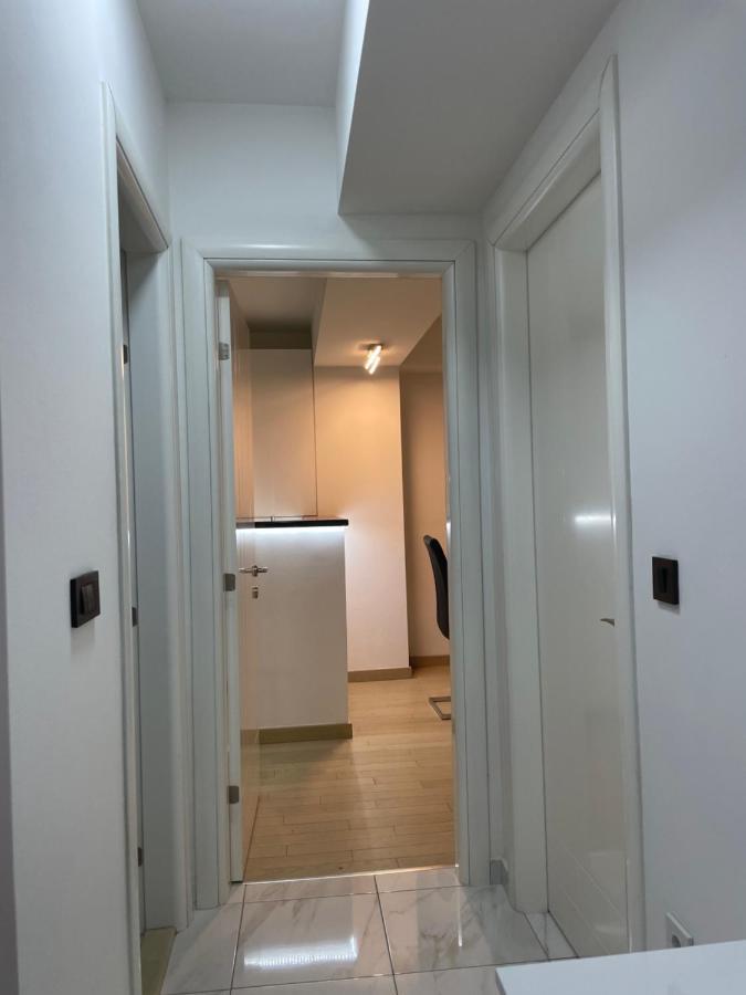 Luka Apartments Flatiron Szkopje Kültér fotó