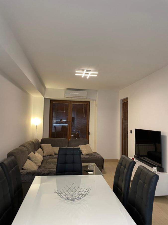 Luka Apartments Flatiron Szkopje Kültér fotó