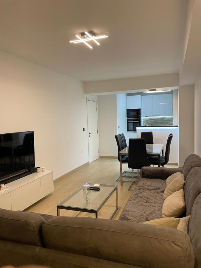 Luka Apartments Flatiron Szkopje Kültér fotó