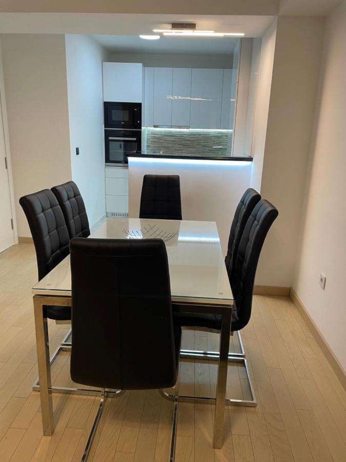 Luka Apartments Flatiron Szkopje Kültér fotó