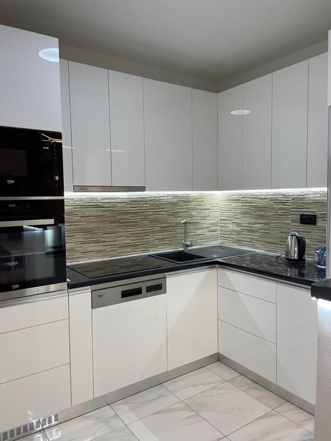 Luka Apartments Flatiron Szkopje Kültér fotó