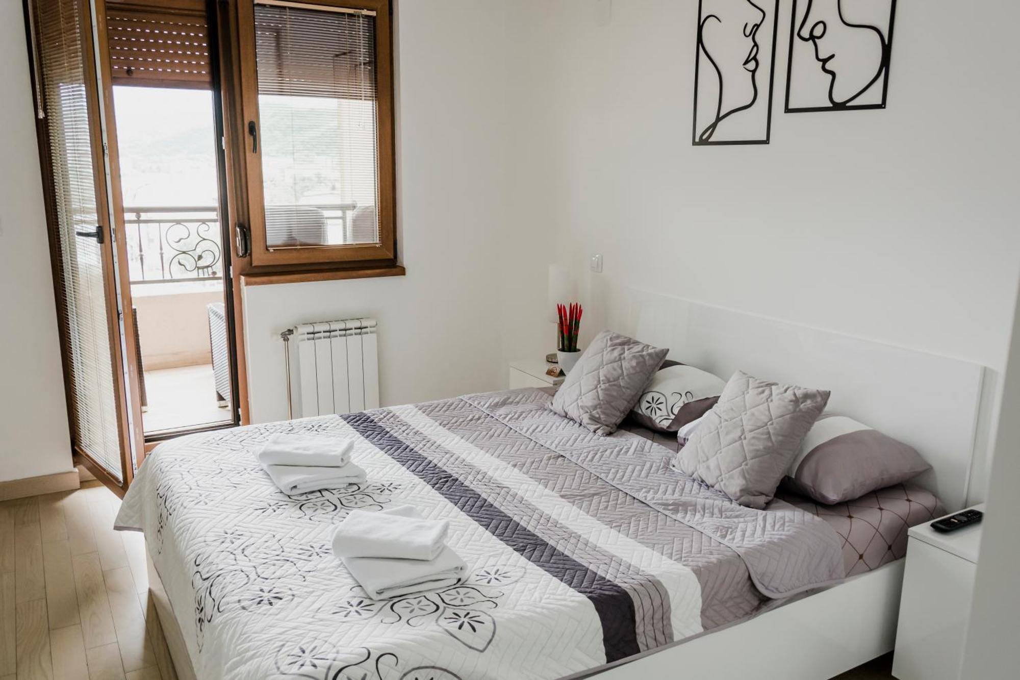Luka Apartments Flatiron Szkopje Kültér fotó