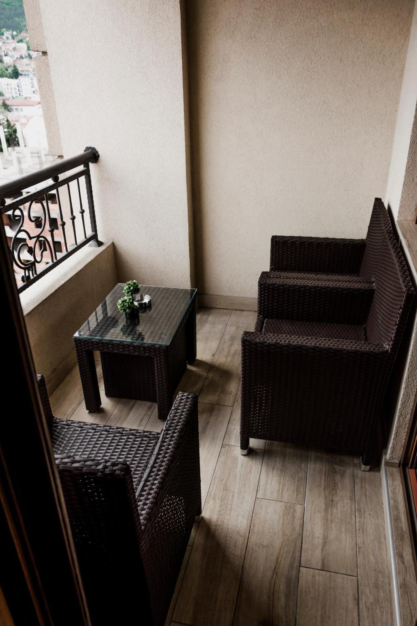 Luka Apartments Flatiron Szkopje Kültér fotó