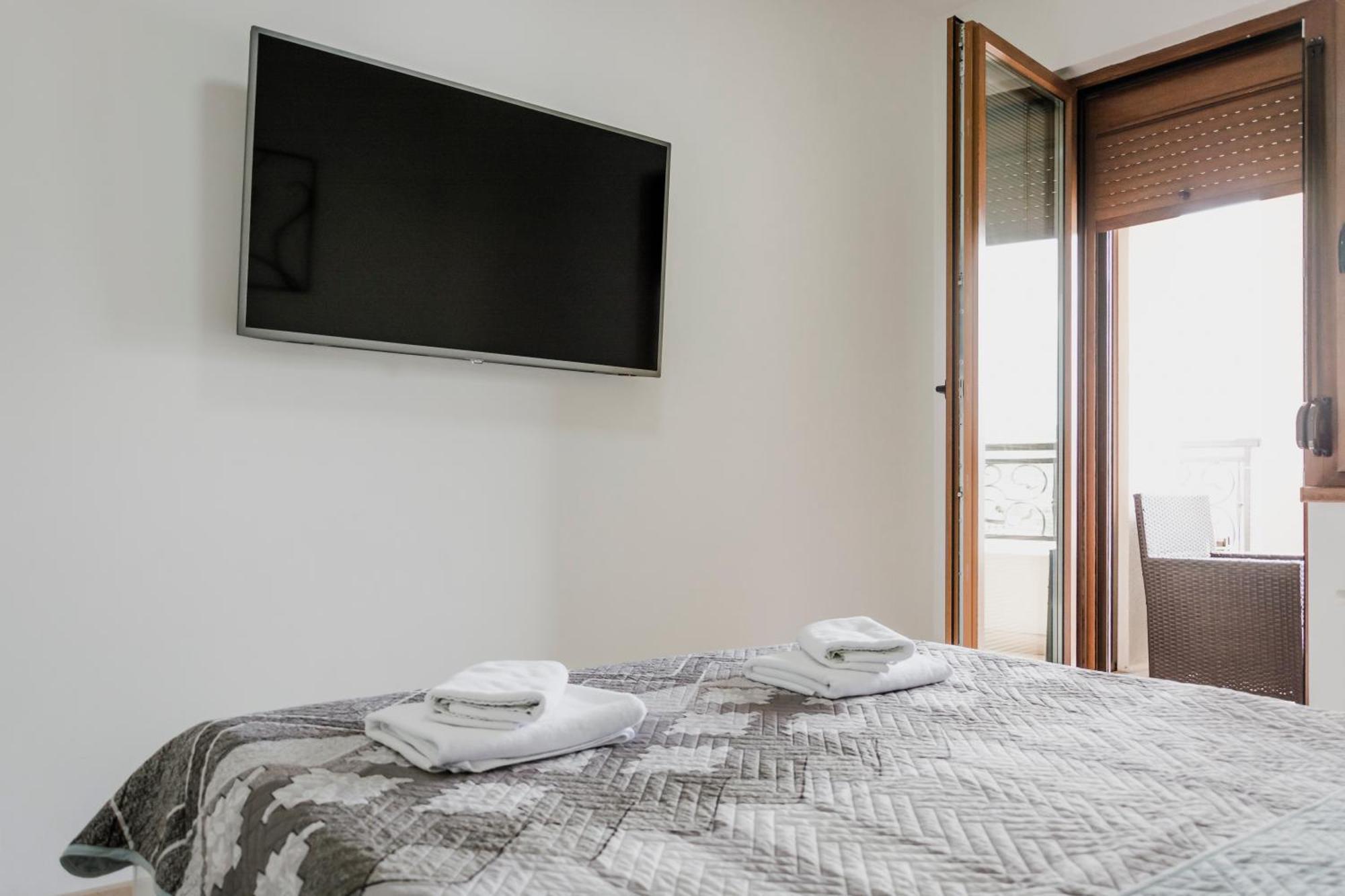 Luka Apartments Flatiron Szkopje Kültér fotó