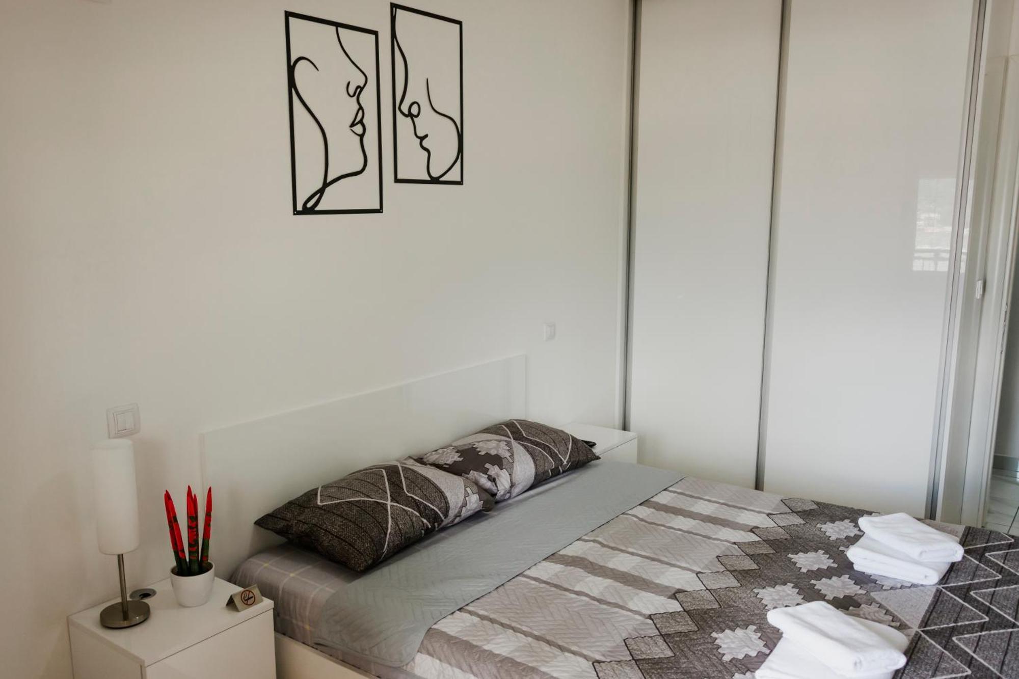 Luka Apartments Flatiron Szkopje Kültér fotó